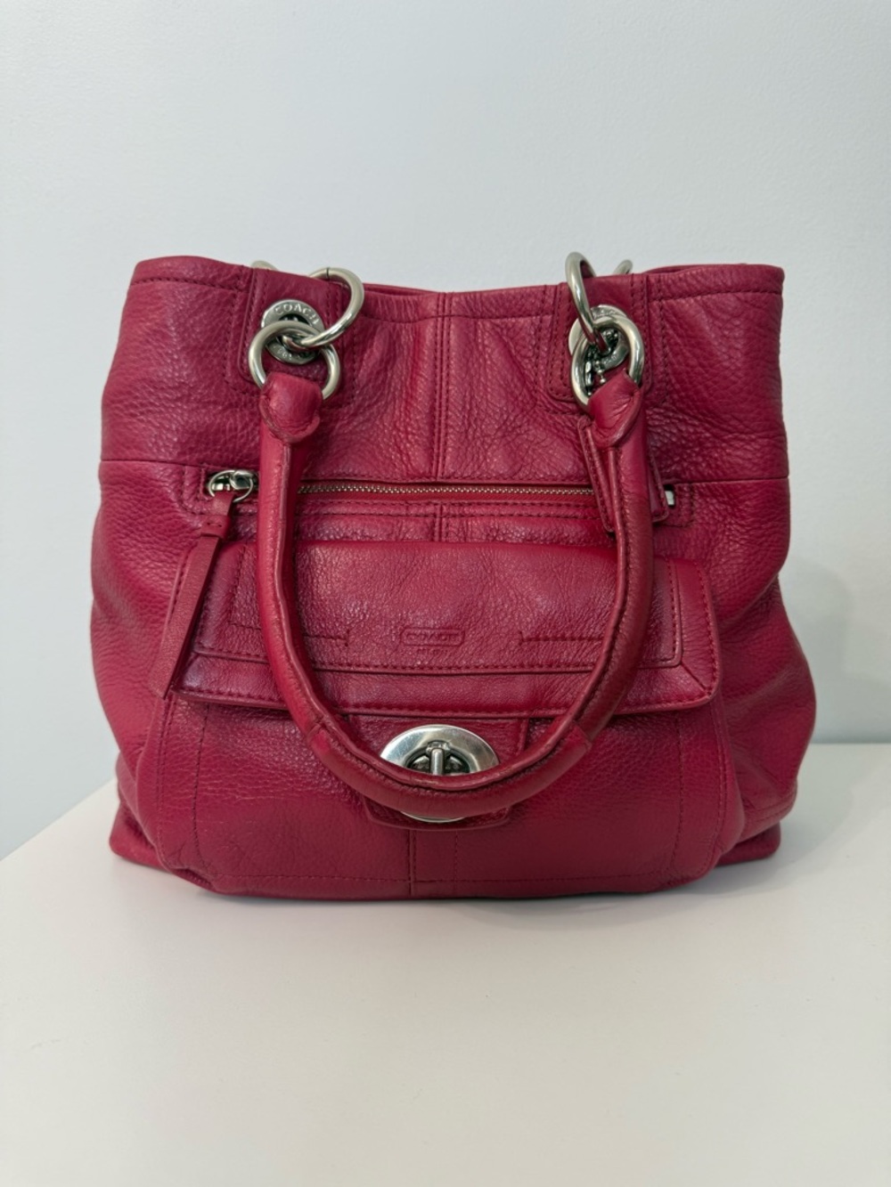 Coach Red Pebble Leather Hampton TurnLock F15694 Shoulder Bag Purse Hobo - Picture 4 of 17